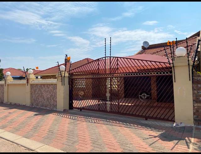 3 BEDROOM HOUSE FOR SALE IN AKASIA